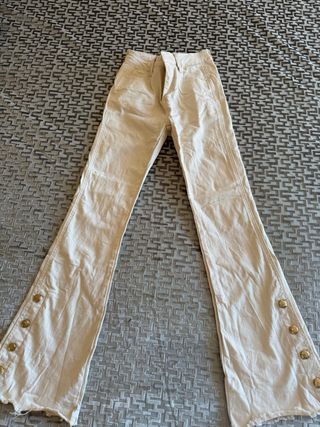 Pantalón acampanado beige talla 34 buen calce