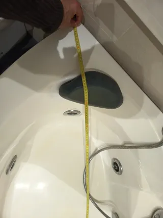 Roca Jacuzzi Hidromasaje con luz y radio.