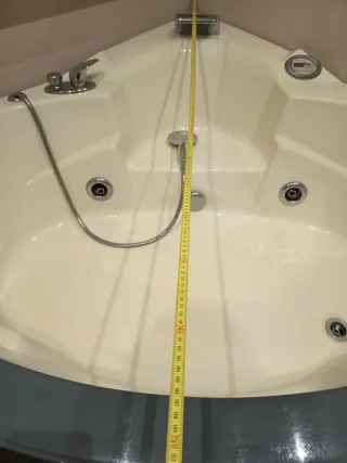 Roca Jacuzzi Hidromasaje con luz y radio.