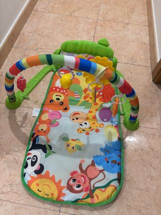 Alfombra de juegos para bebé con gimnasio