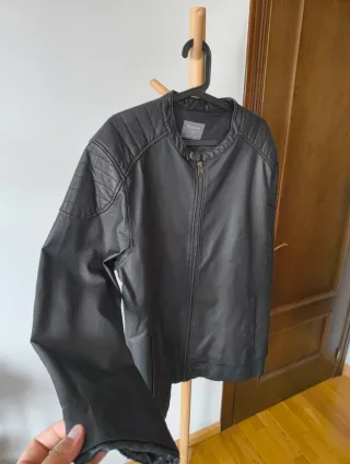 Chaqueta efecto piel negra Talla XL