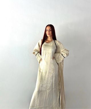 Vestido kimono y pañuelo beige