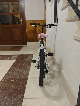 Bicicleta niña rosa y blanca