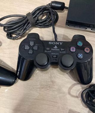 Pack Playstation 2 de Sony con juegos y mandos.