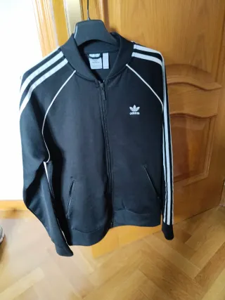 Chaqueta Adidas Negra con Rayas Blancas
