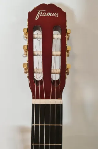 Guitarra clásica Framus