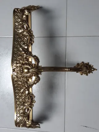 Consola de bronce para pared