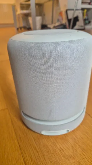 Altavoz Amazon Alexa Studio Gris