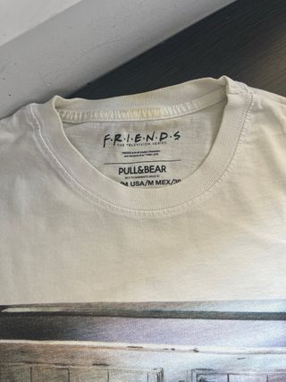 Camiseta Pull&Bear Friends Talla M
