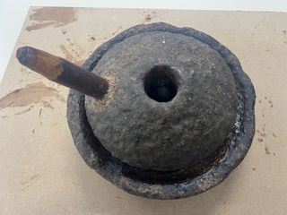 Piedra de molino de aceite antigua