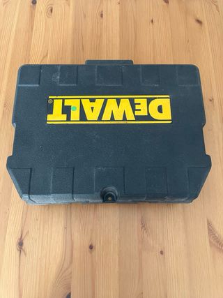 Laser Dewalt y receptor digital.