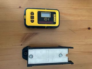 Laser Dewalt y receptor digital.