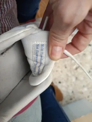 Zapatillas Puma Blancas y Rojas