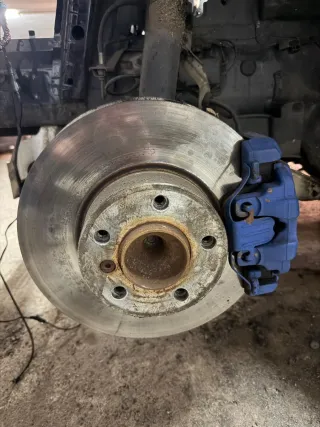 Frenada BMW E90 320D Pack M