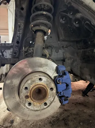 Frenada BMW E90 320D Pack M