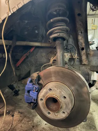 Frenada BMW E90 320D Pack M