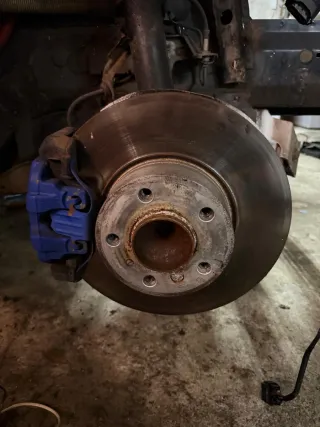 Frenada BMW E90 320D Pack M