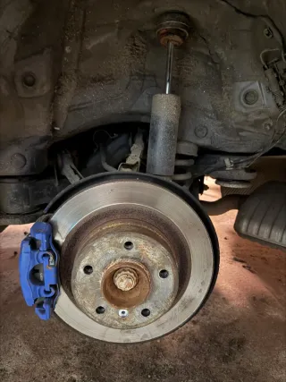 Frenada BMW E90 320D Pack M