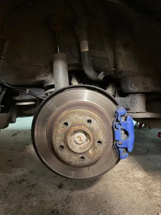 Frenada BMW E90 320D Pack M