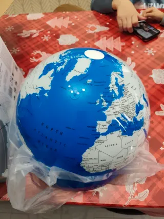 Globo terráqueo iluminado base madera