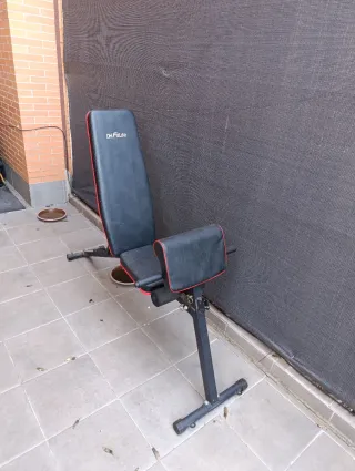 Rack de entrenamiento con barra y banco