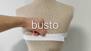 Maniquí de costura mujer lunares