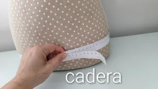 Maniquí de costura mujer lunares