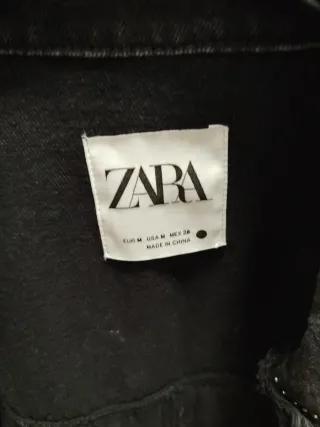 Chaqueta Zara con flecos y pedrería