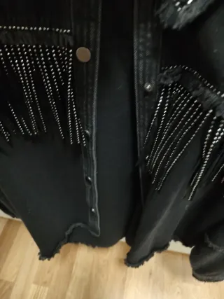 Chaqueta Zara con flecos y pedrería