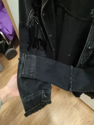 Chaqueta Zara con flecos y pedrería