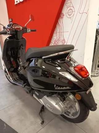 Vespa Primavera 125 Negra