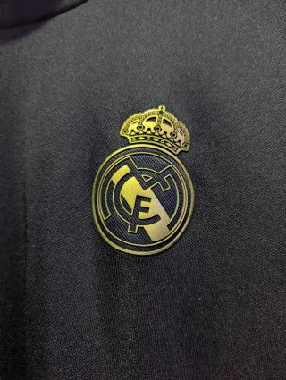 Sudadera Real Madrid Adidas Talla M Negra y Dorada