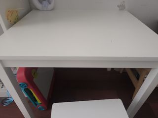 Escritorio y silla infantil Ikea blanca