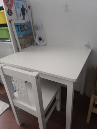 Escritorio y silla infantil Ikea blanca