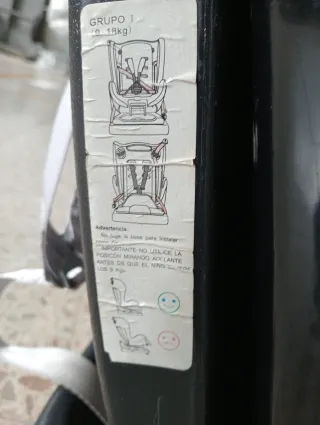 Silleta de coche gris y roja