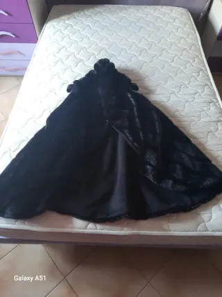 Coprispalle nero in pelliccia sintetica