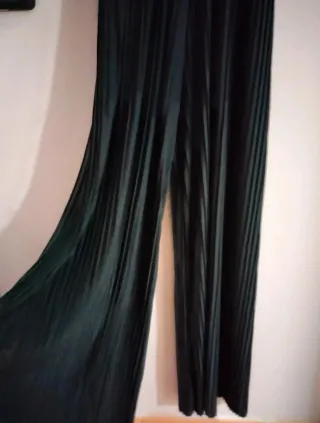 Tuta plissettata elegante nera