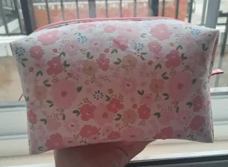 Neceser hecho a mano floral