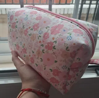 Neceser hecho a mano floral