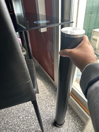 Tavolo da pranzo in vetro nero