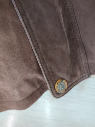 Chaquetón marrón cremallera botones talla G