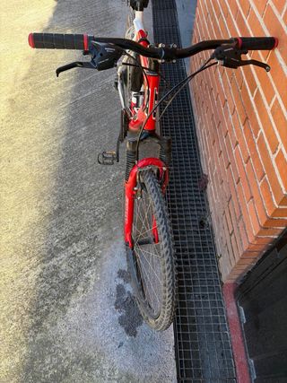 Bicicleta de Montaña GT Roja