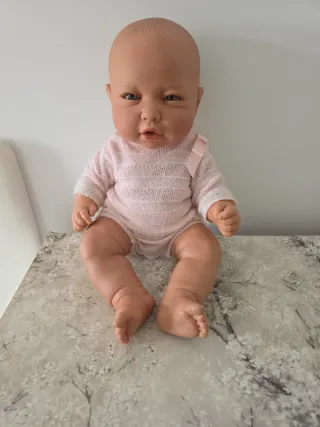 Muñeca bebé realista