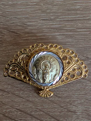 Broche abanico dorado Virgen