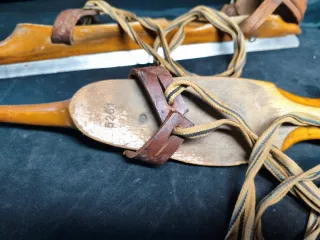 Vecchie pattini da ghiaccio