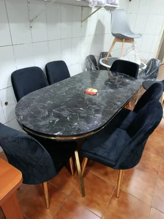 Mesa Comedor efecto marmol Ovalada y 6 Sillas Negr