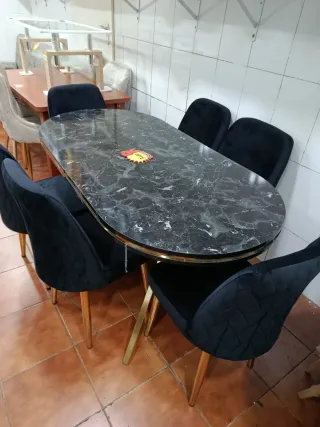 Mesa Comedor efecto marmol Ovalada y 6 Sillas Negr