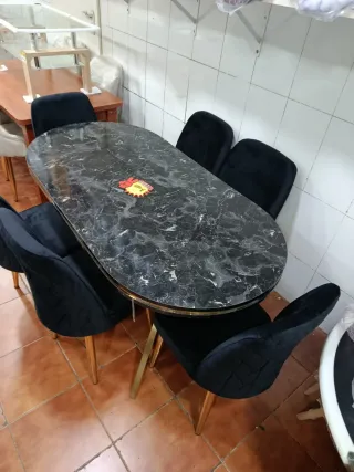 Mesa Comedor efecto marmol Ovalada y 6 Sillas Negr