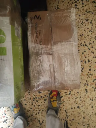 Caixa de cobertores e pneus 11kg