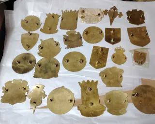 Lote de chapas de coleccionismo para vespa